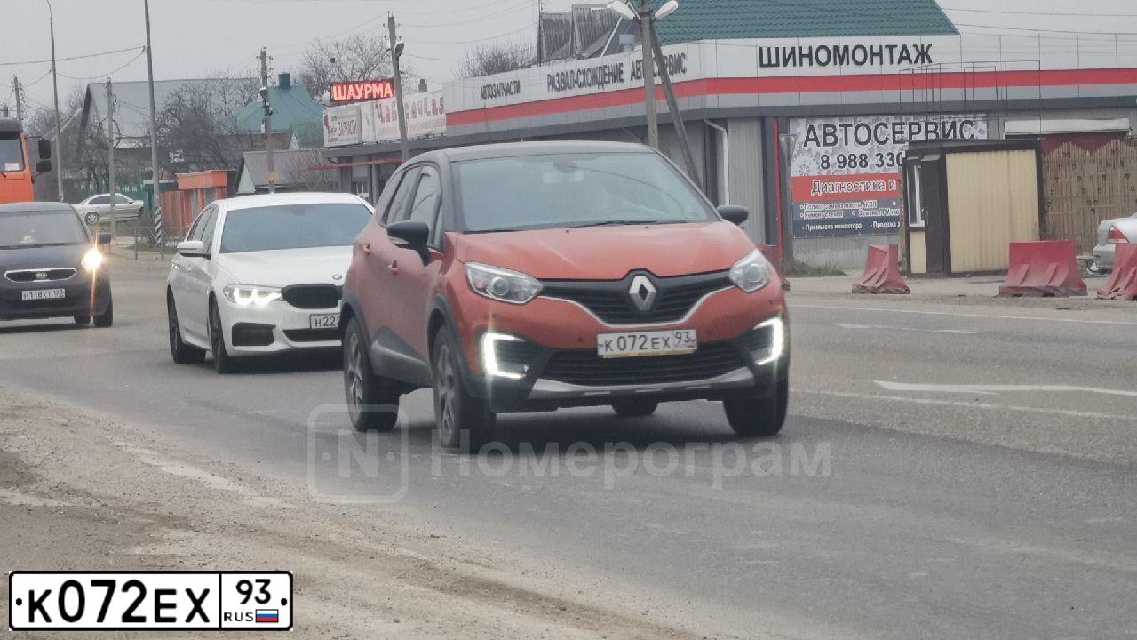 Фото автомобиля RENAULT KAPTUR, 2018 — госномер Х798УА33. Цвет: Оранжевый-Черный