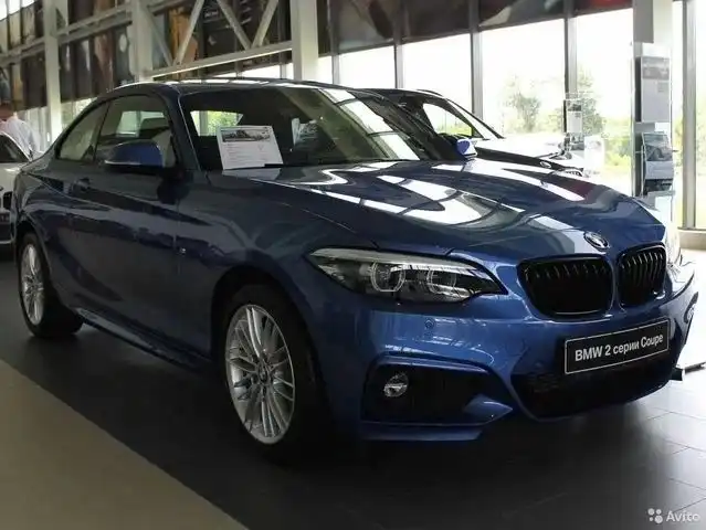 Фото автомобиля BMW SERIE 2, 2019 — госномер В052ТН799. Цвет: синий