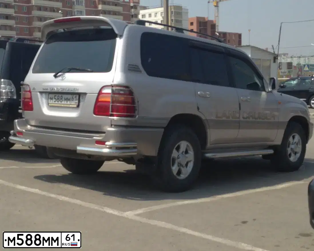 Фото автомобиля TOYOTA LANDCRUISER, 2000 — госномер М588ММ61. Цвет: СЕРЕБРИСТЫЙ