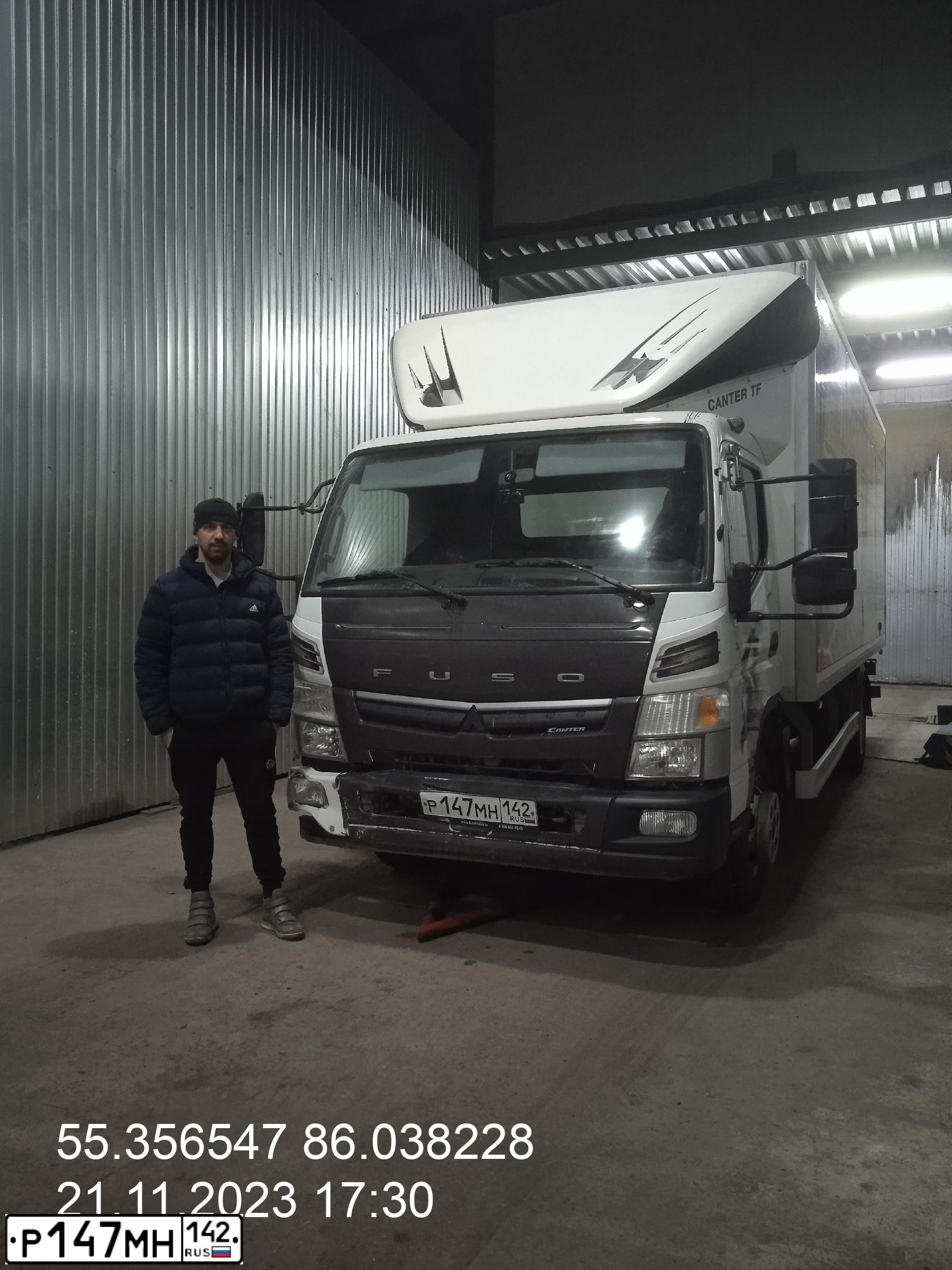 Фото автомобиля FUSO CANTER, 2020 — госномер Р147МН142. Цвет: Белый