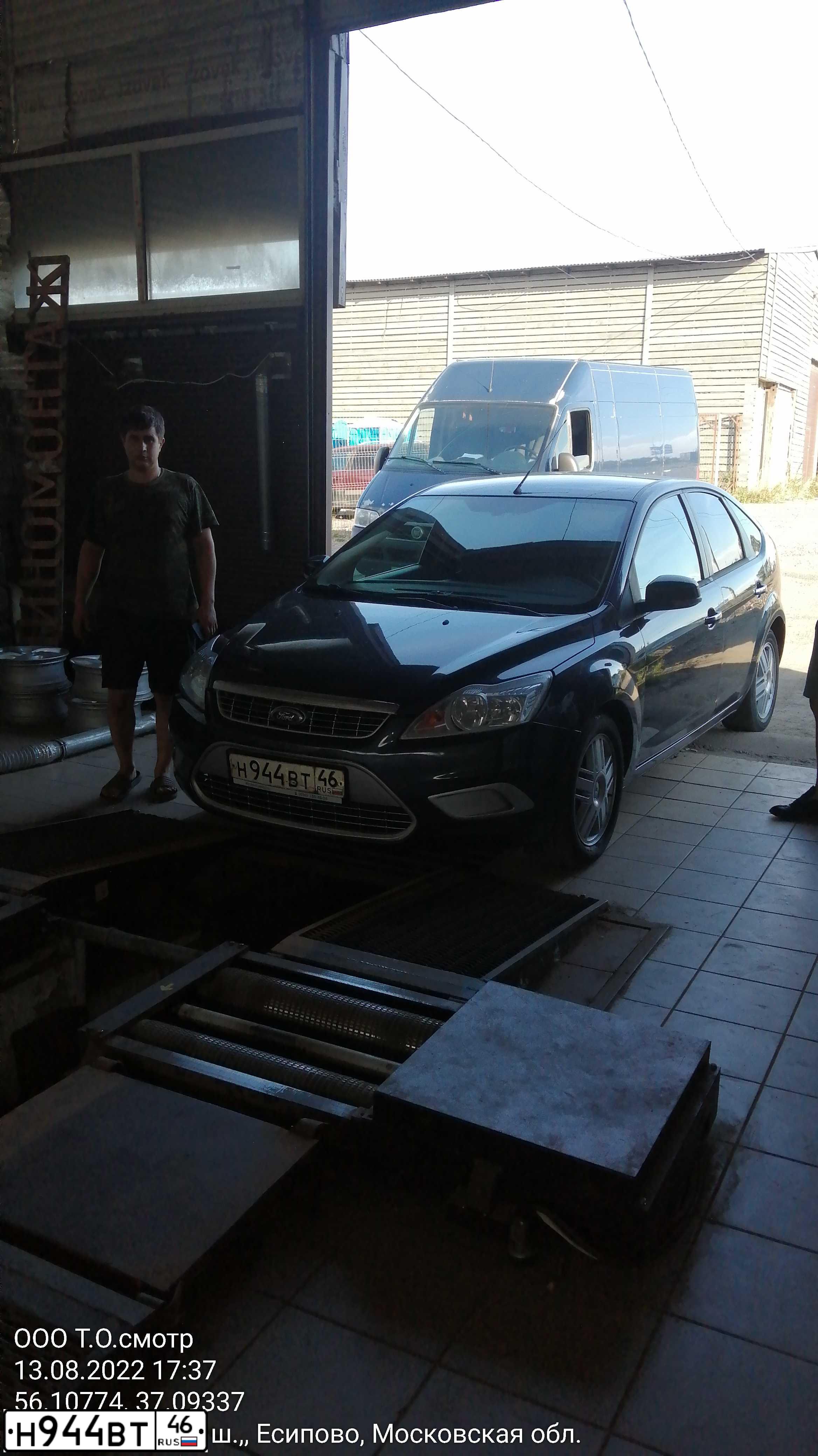 Фото автомобиля FORD FOCUS, 2010 — госномер М805ТС67. Цвет: темно-серый