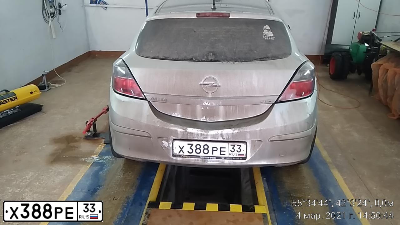 Фото автомобиля OPEL ASTRA, 2008 — госномер Х388РЕ33. Цвет: Серебристый