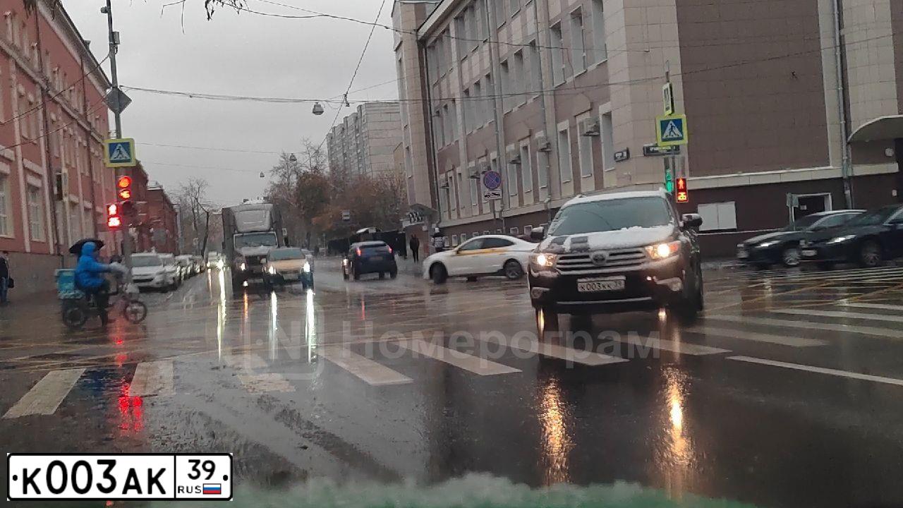 Фото автомобиля SCANIA SERIE R /4X2/, 2001 — госномер К003АК39. Цвет: БЕЛЫЙ