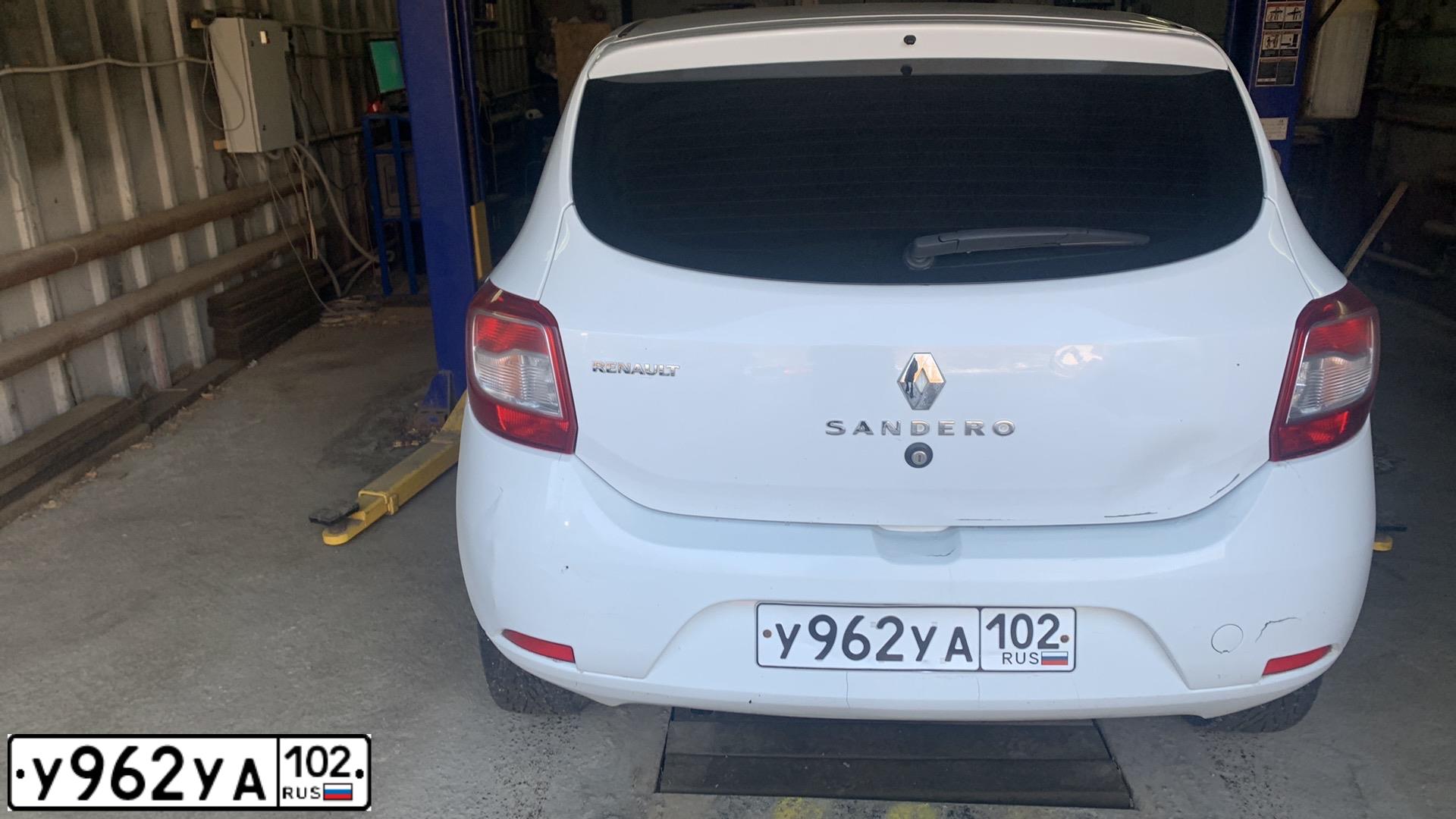 Фото автомобиля RENAULT SANDERO, 2017 — госномер У962УА102. Цвет: БЕЛЫЙ