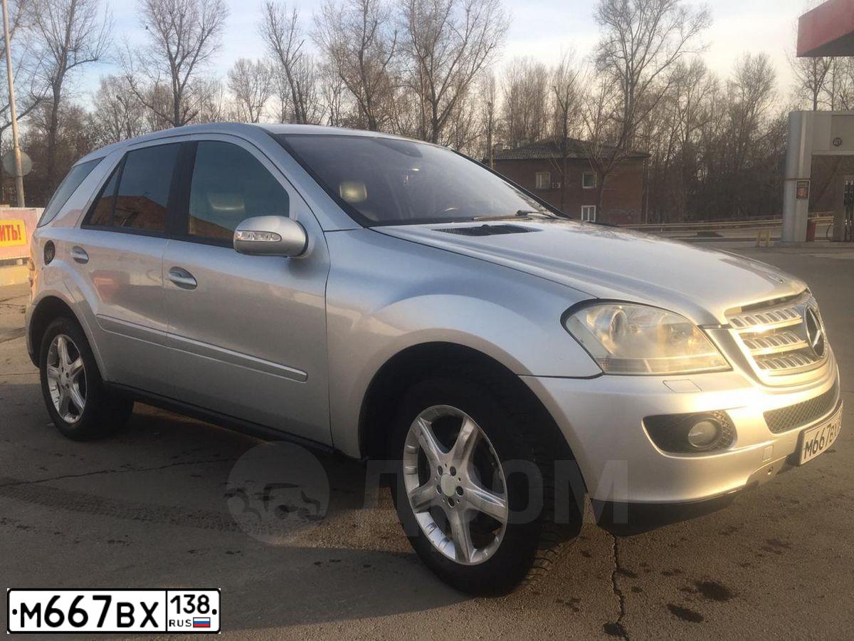 Фото автомобиля MERCEDES M-KLASSE, 2005 — госномер Т400КМ138. Цвет: Серебристый