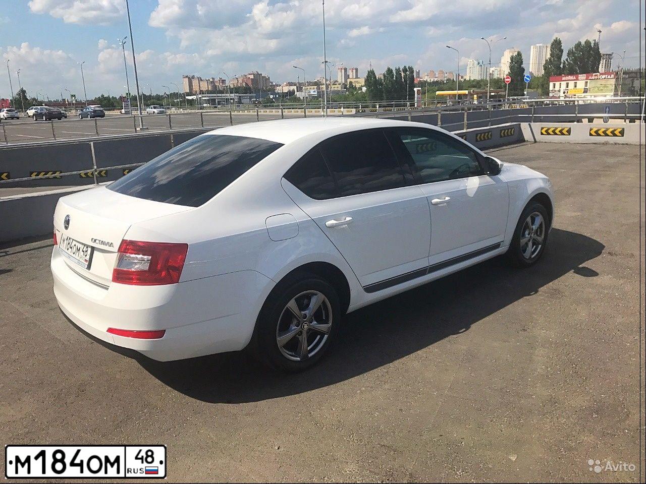 Фото автомобиля SKODA OCTAVIA, 2015 — госномер М184ОМ48. Цвет: БЕЛЫЙ