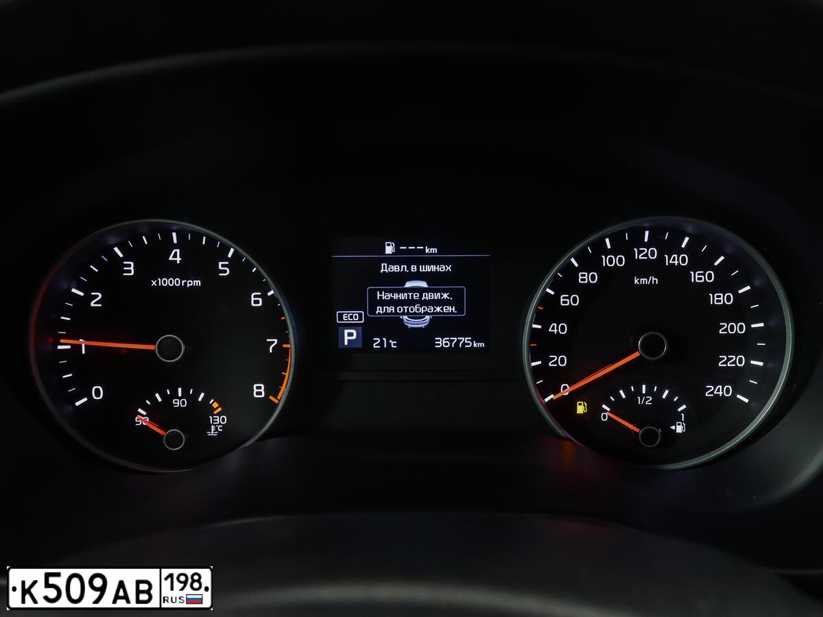 Фото автомобиля KIA SPORTAGE, 2020 — госномер Р587ТК198. Цвет: Оранжевый