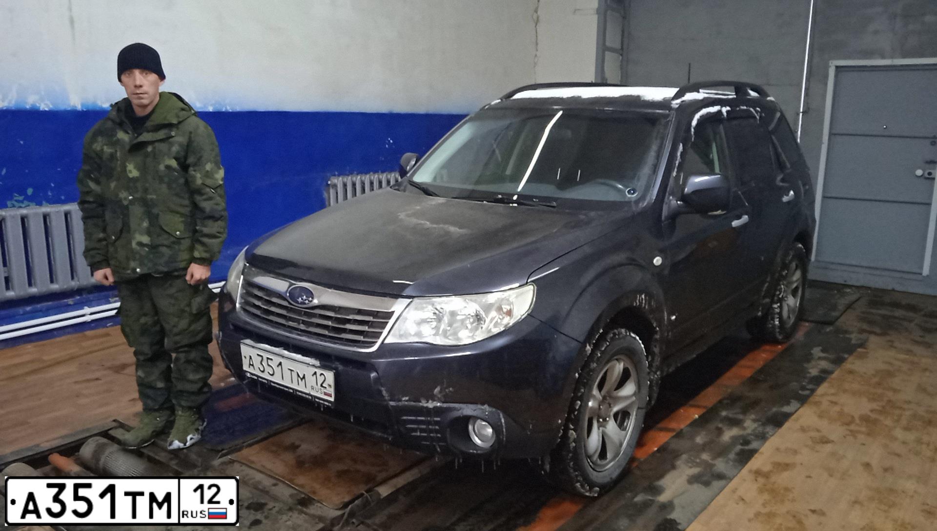 Фото автомобиля SUBARU FORESTER, 2008 — госномер М583РТ21. Цвет: СЕРЫЙ