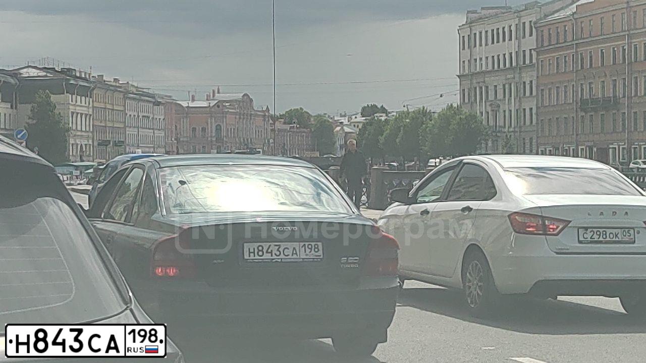 Фото автомобиля VOLVO S80, 2001 — госномер Н843СА198. Цвет: ЗЕЛЕНЫЙ