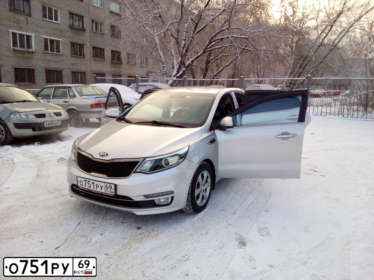 Фото автомобиля KIA RIO, 2015 — госномер О751РУ69. Цвет: Серебристый