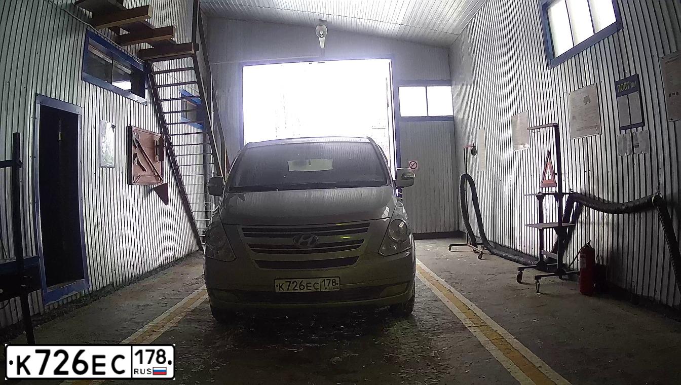 Фото автомобиля HYUNDAI GRAND STAREX, 2011 — госномер Т167РВ152. Цвет: СЕРЫЙ