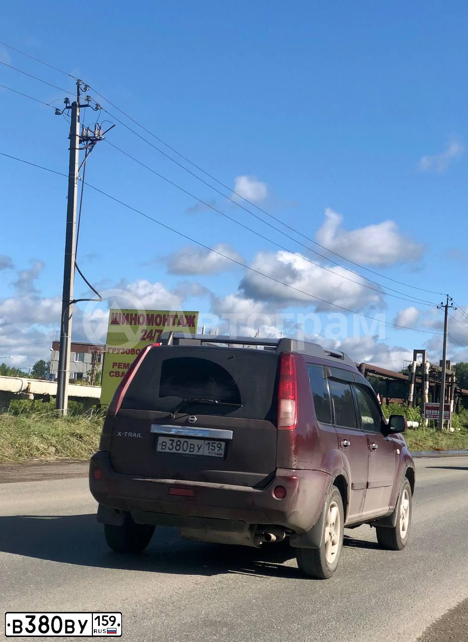 Фото автомобиля NISSAN X-TRAIL, 2005 — госномер В380ВУ159. Цвет: ТЕМНО КРАСНЫЙ