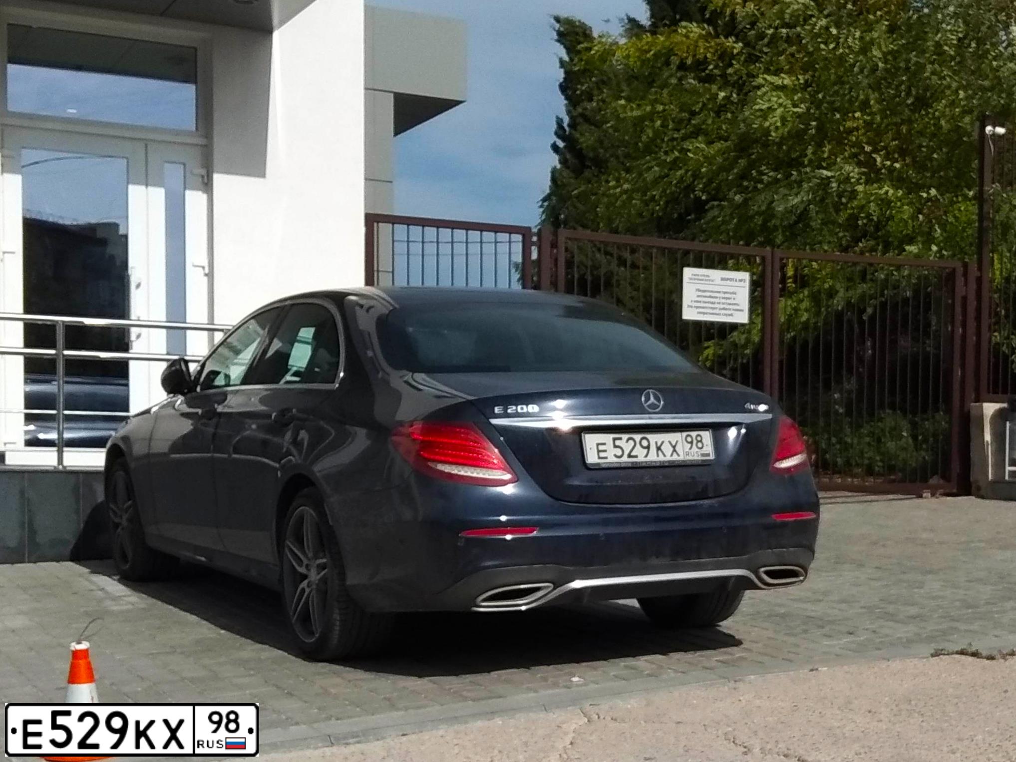 Фото автомобиля MERCEDES M-KLASSE, 2013 — госномер Е529КХ98. Цвет: ЧЕРНЫЙ