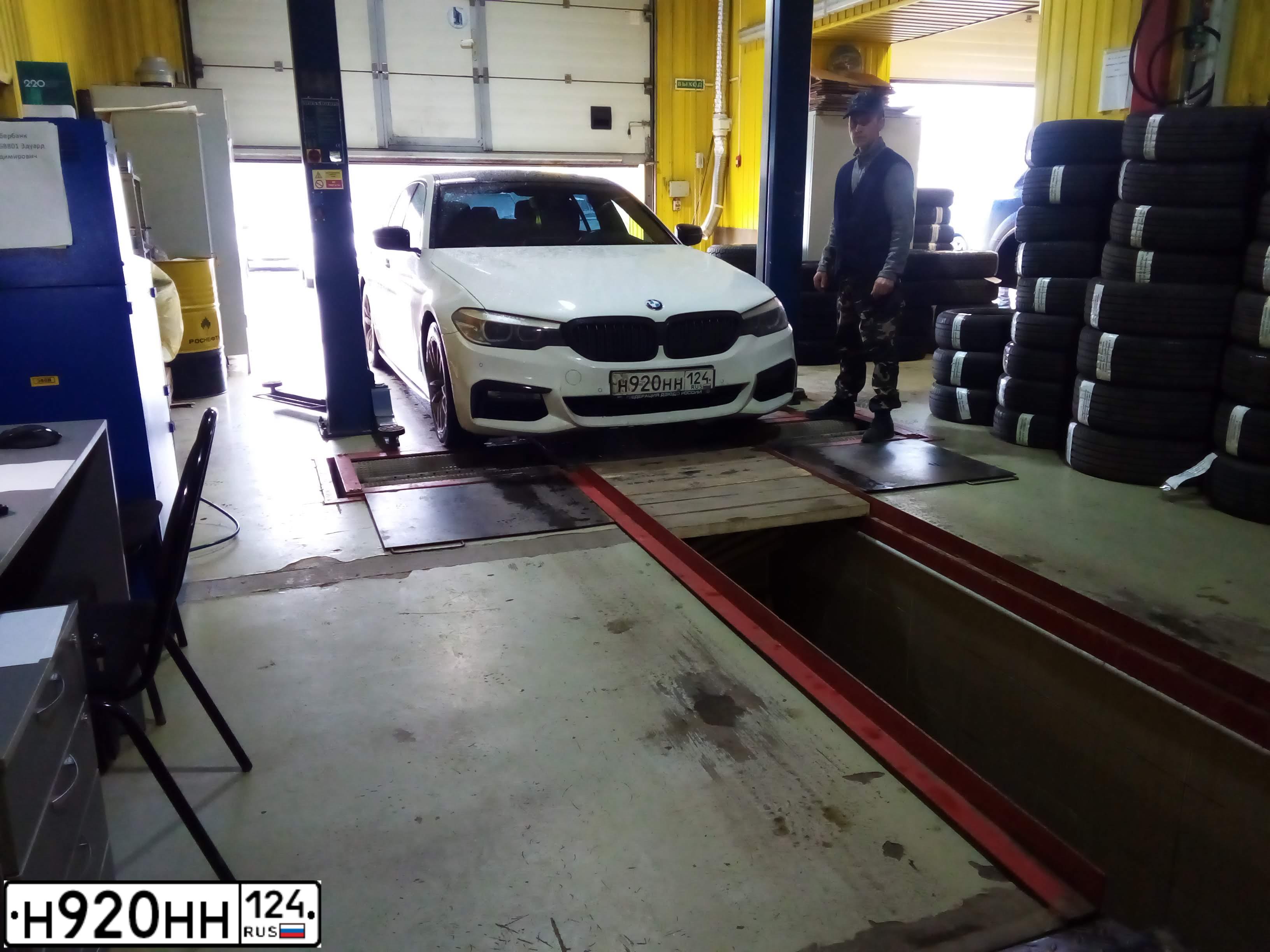 Фото автомобиля BMW SERIE 5, 2017 — госномер Н777ТТ40. Цвет: Белый
