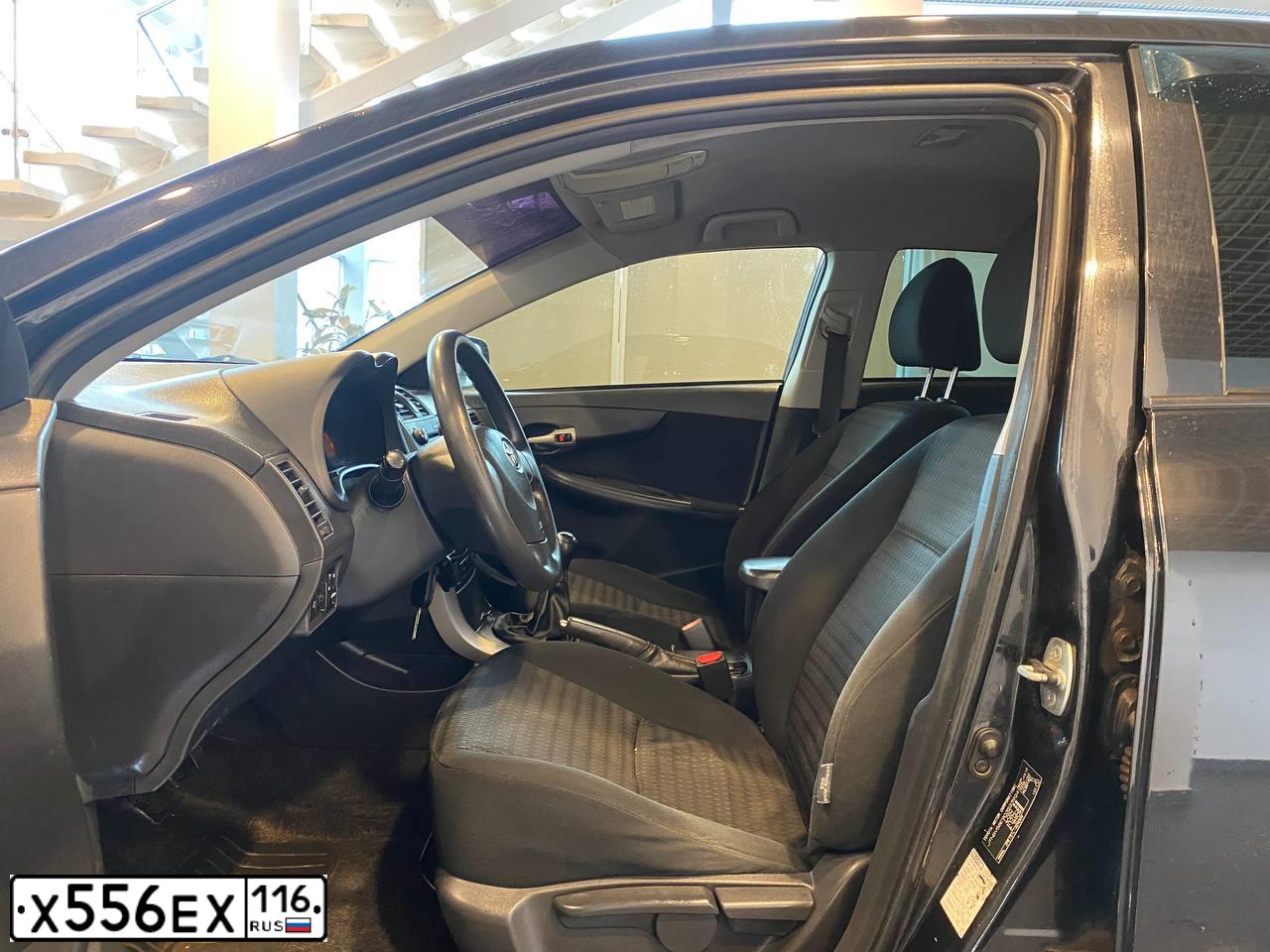 Фото автомобиля TOYOTA COROLLA, 2008 — госномер М515ЕС21. Цвет: ЧЕРНЫЙ