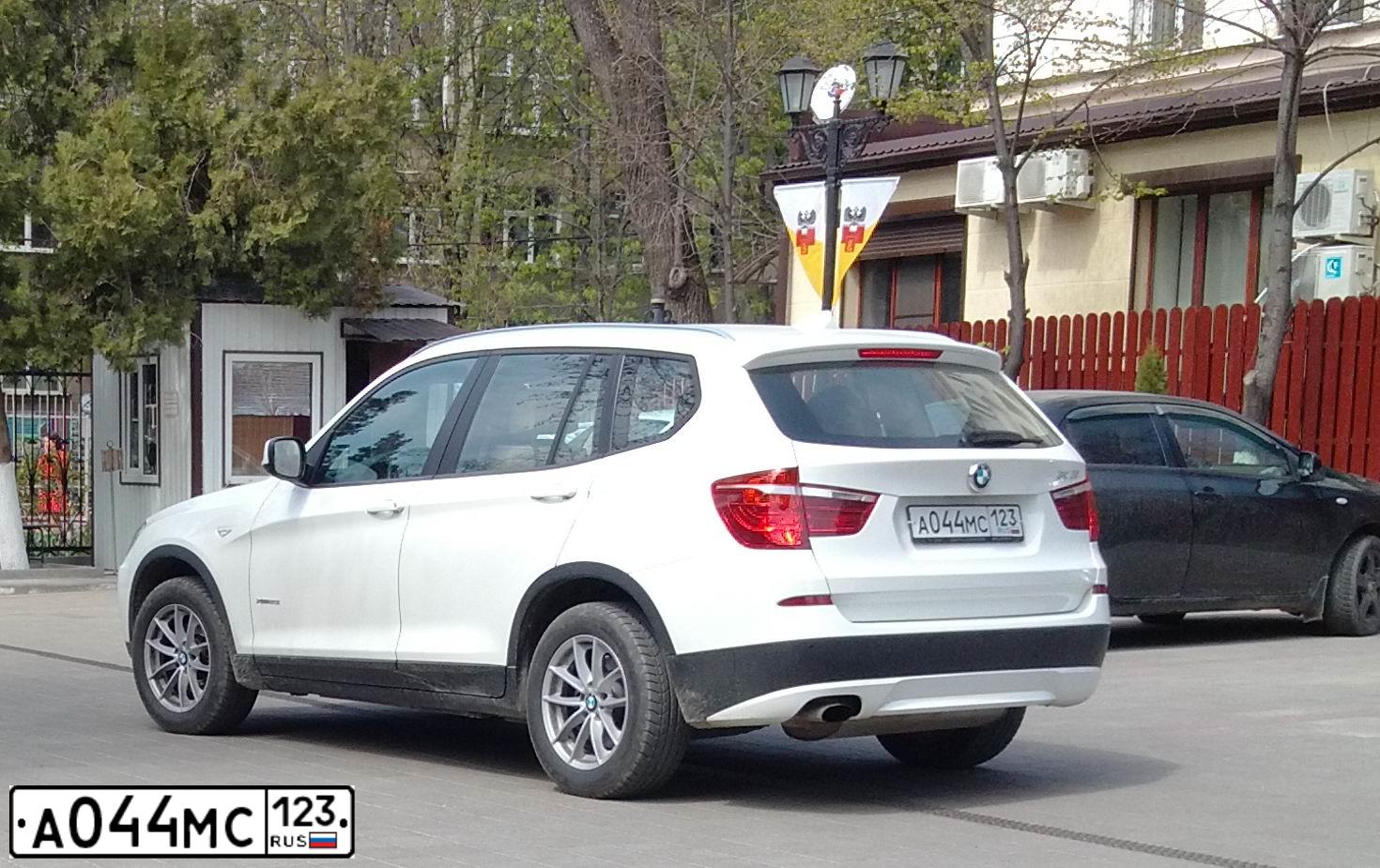 Фото автомобиля BMW X3, 2013 — госномер А044МС123. Цвет: БЕЛЫЙ