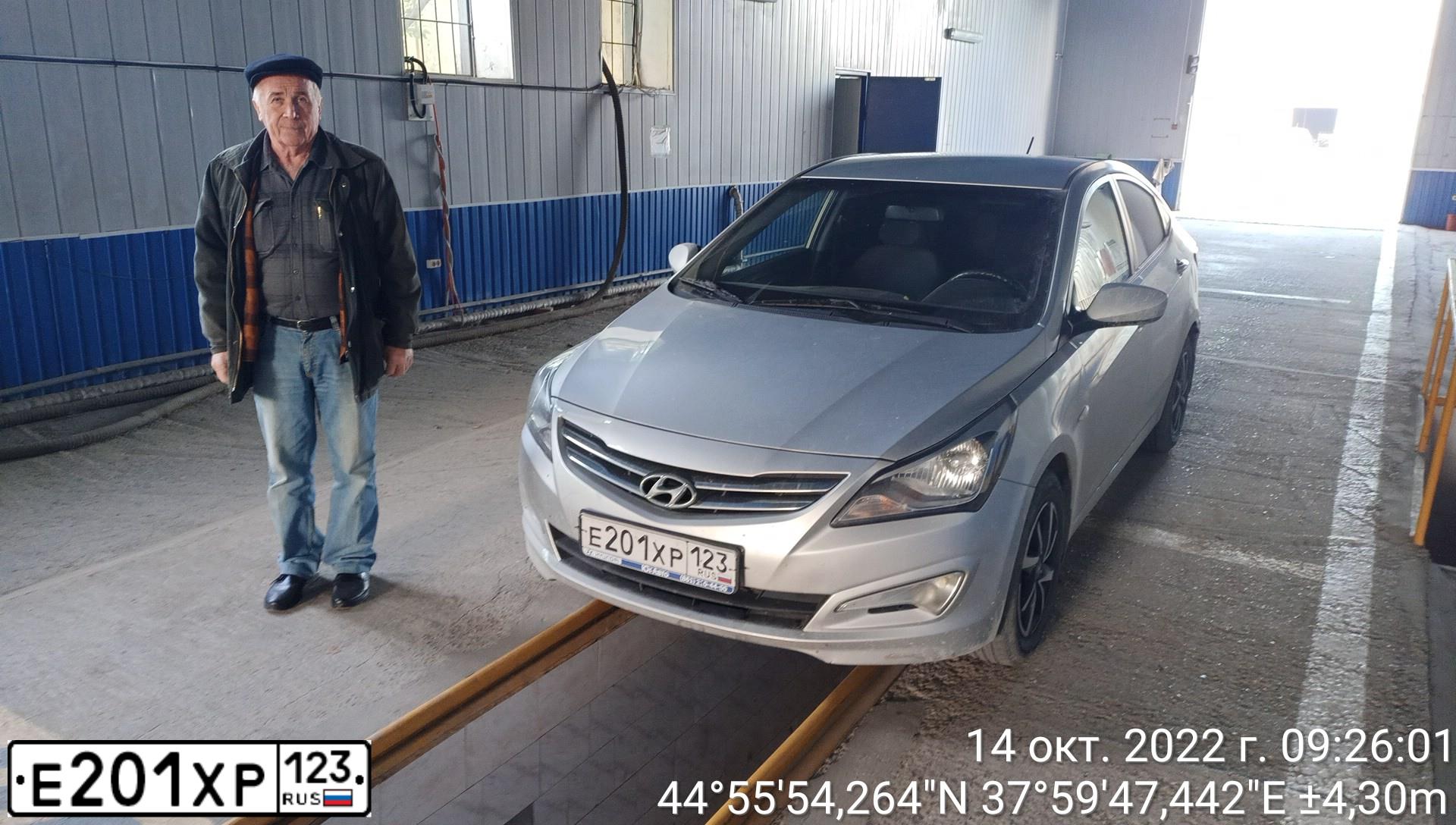 Фото автомобиля HYUNDAI SOLARIS, 2015 — госномер В672АН550. Цвет: Серебристый