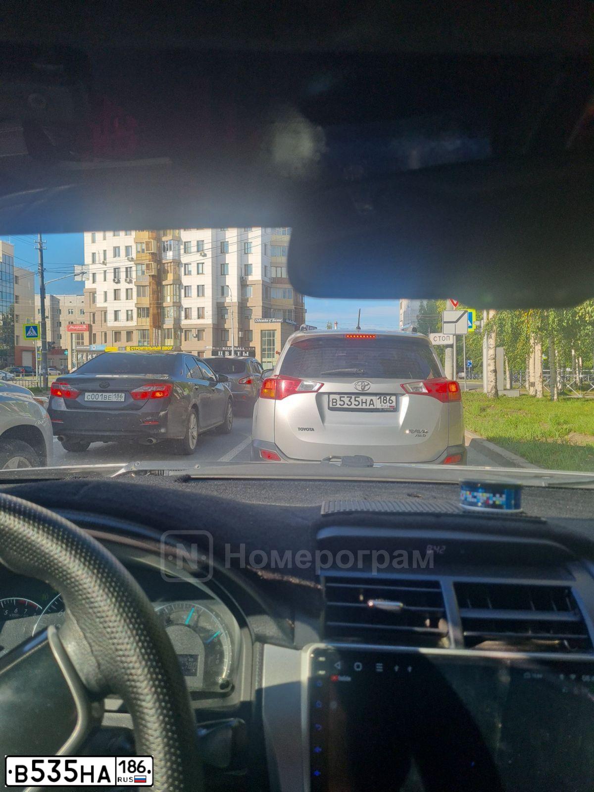 Фото автомобиля TOYOTA RAV4, 2014 — госномер В535НА186. Цвет: СЕРЕБРИСТЫЙ