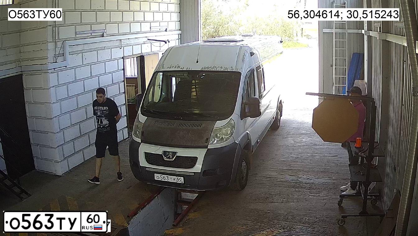 Фото автомобиля PEUGEOT BOXER, 2012 — госномер О563ТУ60. Цвет: Белый