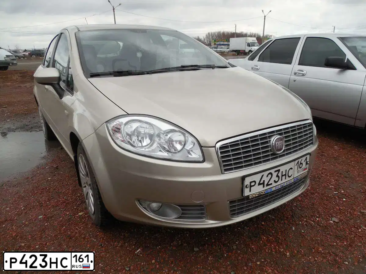 Фото автомобиля FIAT LINEA, 2011 — госномер Р423НС161. Цвет: БЕЖЕВЫЙ