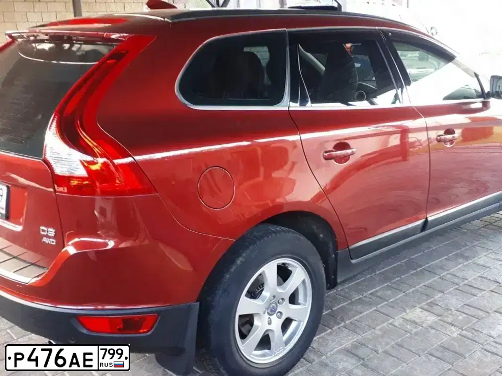 Фото автомобиля VOLVO XC60, 2012 — госномер О070ОА61. Цвет: Красный