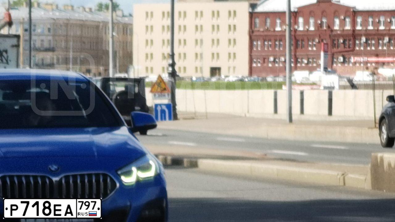 Фото автомобиля BMW 218I, 2021 — госномер Р718ЕА797. Цвет: синий