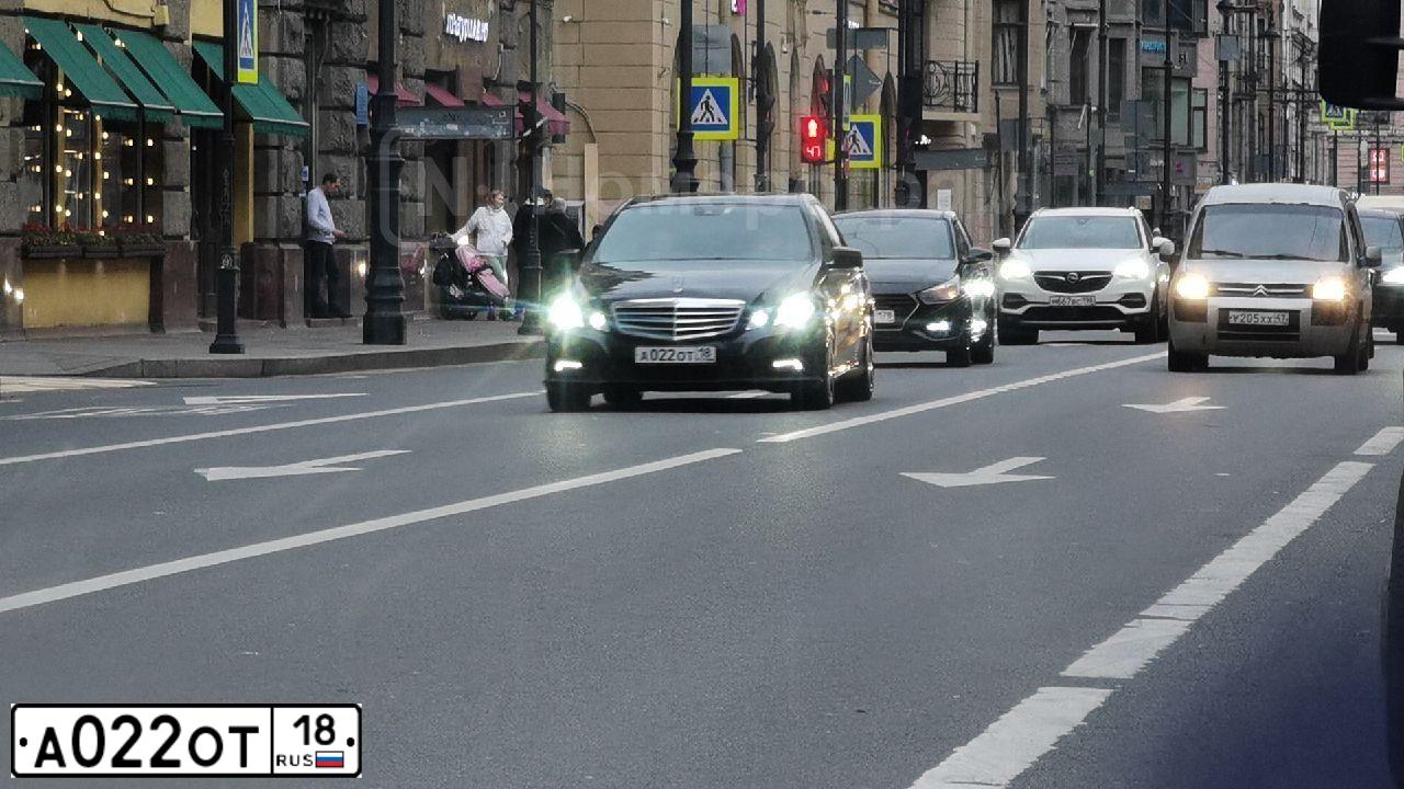 Фото автомобиля MERCEDES E-KLASSE, 2011 — госномер А022ОТ18. Цвет: ЧЕРНЫЙ