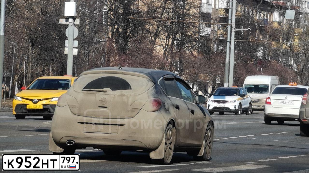 Фото автомобиля SKODA RAPID, 2015 — госномер К952НТ797. Цвет: БЕЛЫЙ-ЖЕЛТЫЙ-СЕРЫЙ