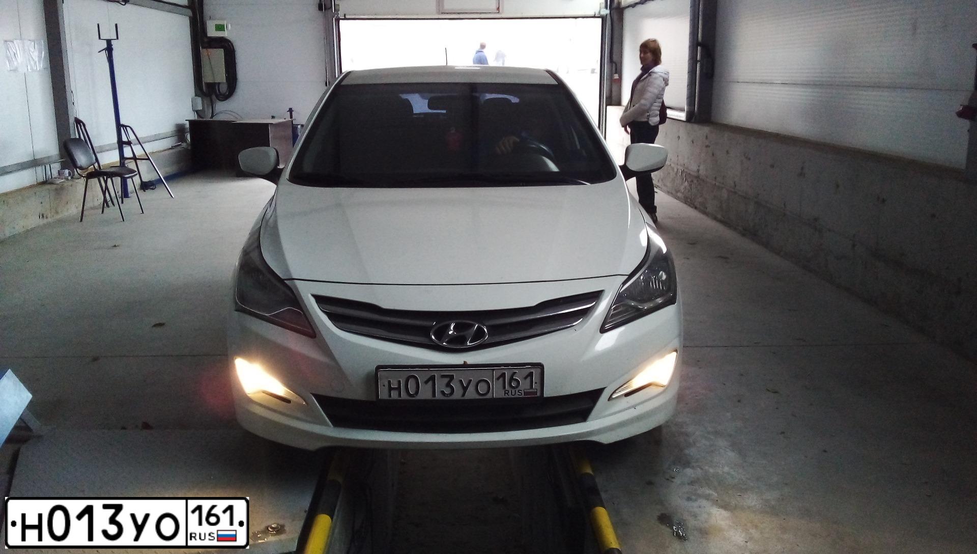 Фото автомобиля HYUNDAI SOLARIS, 2015 — госномер Н013УО161. Цвет: Белый