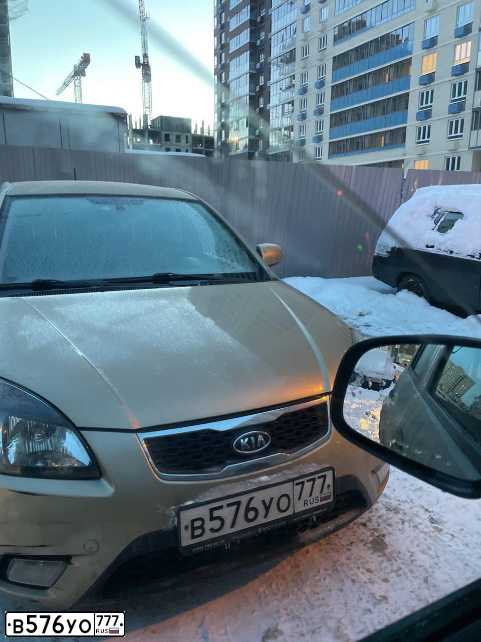 Фото автомобиля KIA RIO, 2009 — госномер В576УО777. Цвет: БЕЖЕВЫЙ