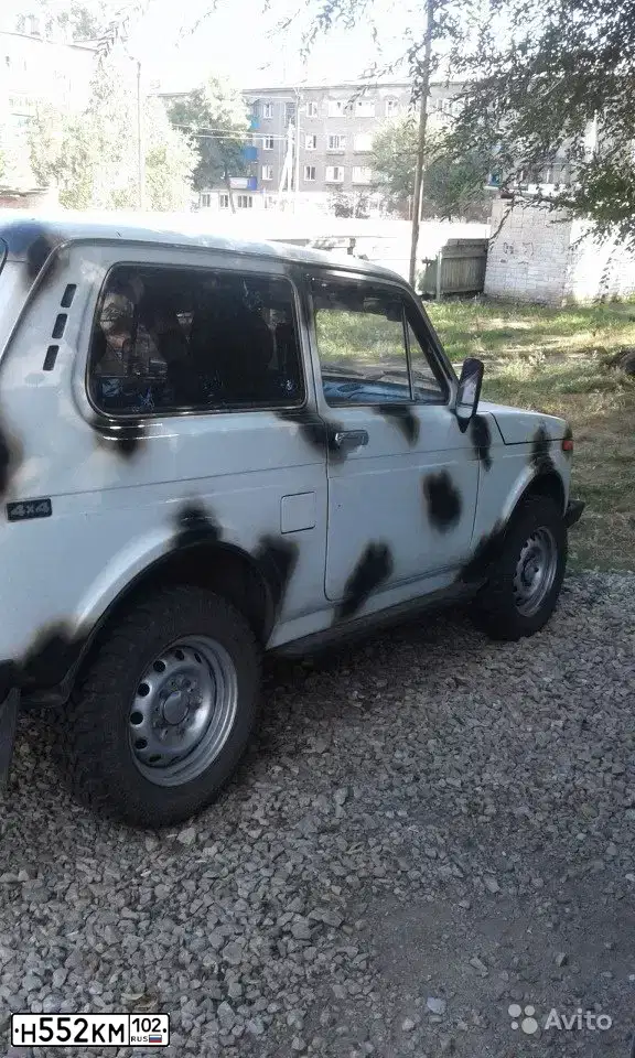 Фото автомобиля LADA 2121 NIVA, 1993 — госномер Н552КМ102. Цвет: БЕЛАЯ НОЧЬ