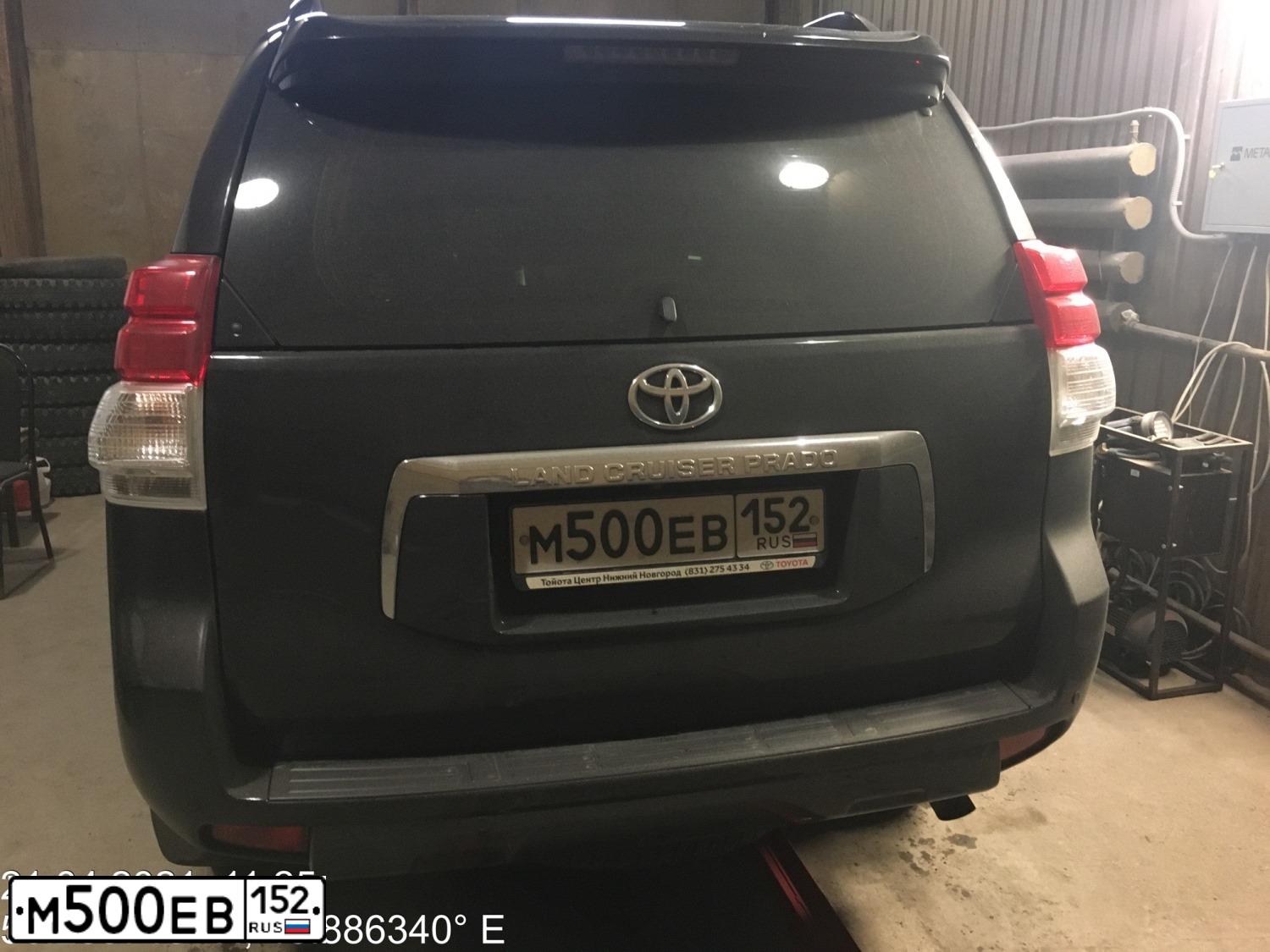 Фото автомобиля VOLKSWAGEN TOUAREG, 2012 — госномер К777СС152. Цвет: СЕРЕБРИСТЫЙ