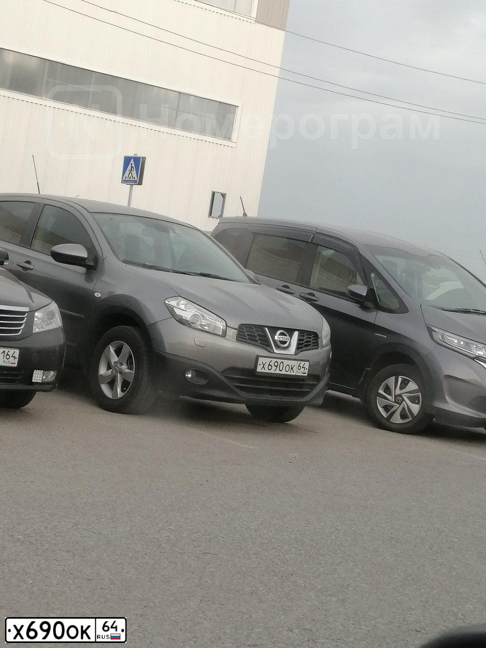 Фото автомобиля NISSAN QASHQAI, 2011 — госномер Х690ОК64. Цвет: СЕРЫЙ