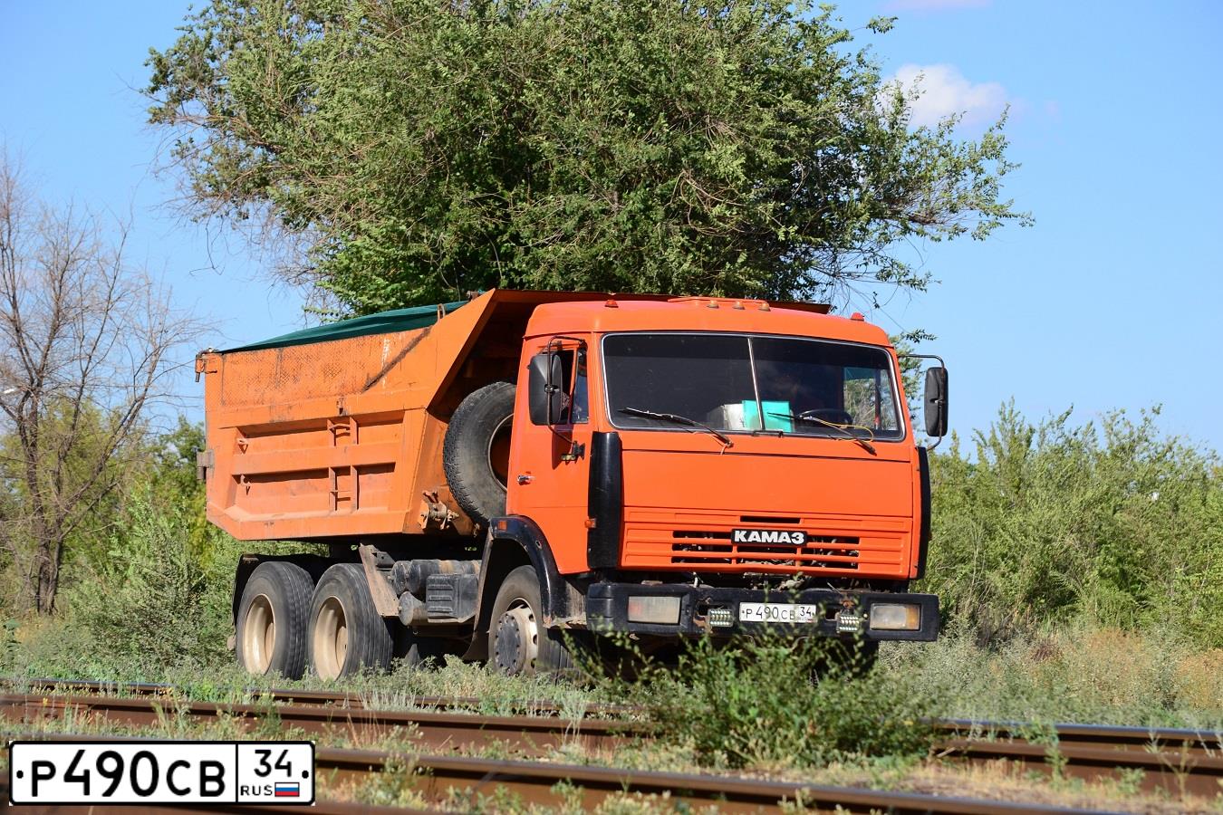 Фото автомобиля KAMAZ 55111 /6X4/, 2005 — госномер Р490СВ34. Цвет: ОРАНЖЕВЫЙ