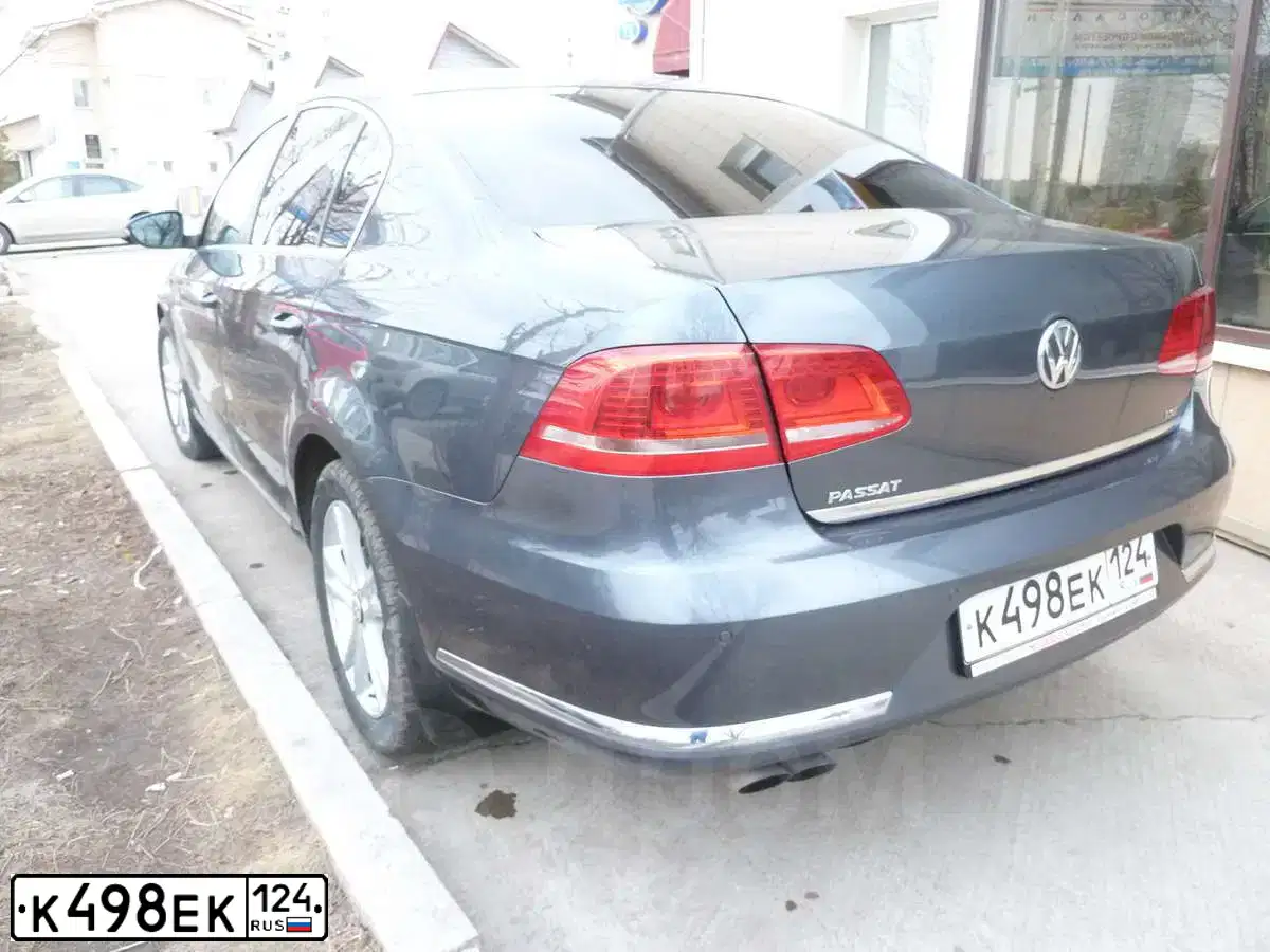 Фото автомобиля VOLKSWAGEN PASSAT, 2012 — госномер М707УР24. Цвет: СЕРЫЙ