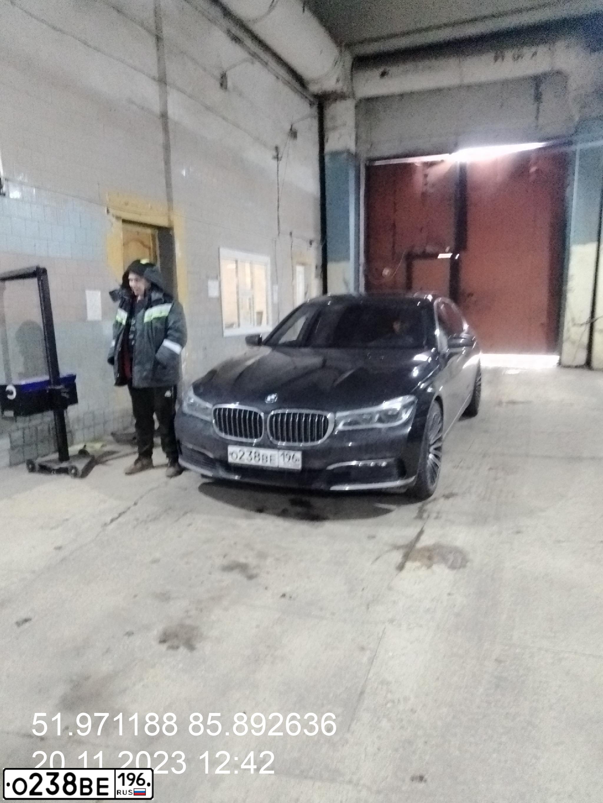 Фото автомобиля BMW SERIE 7, 2018 — госномер Т949ТТ04. Цвет: ЧЕРНЫЙ