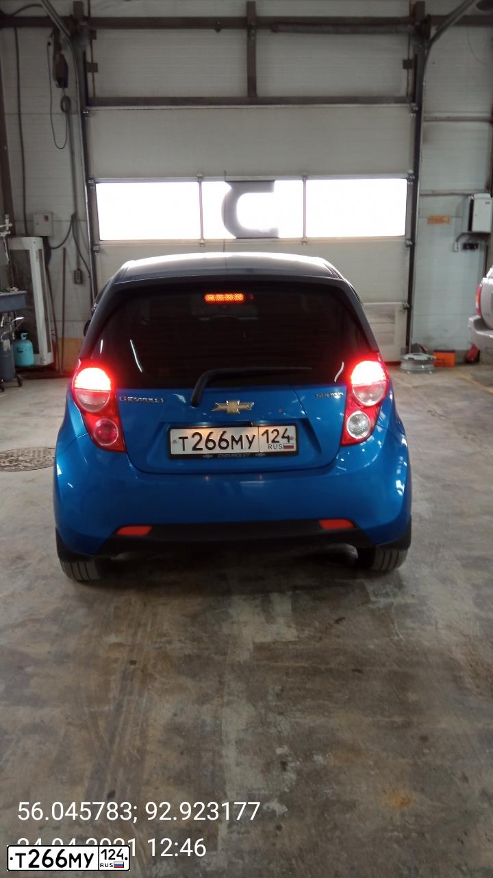 Фото автомобиля CHEVROLET SPARK, 2013 — госномер Т266МУ124. Цвет: СИНИЙ