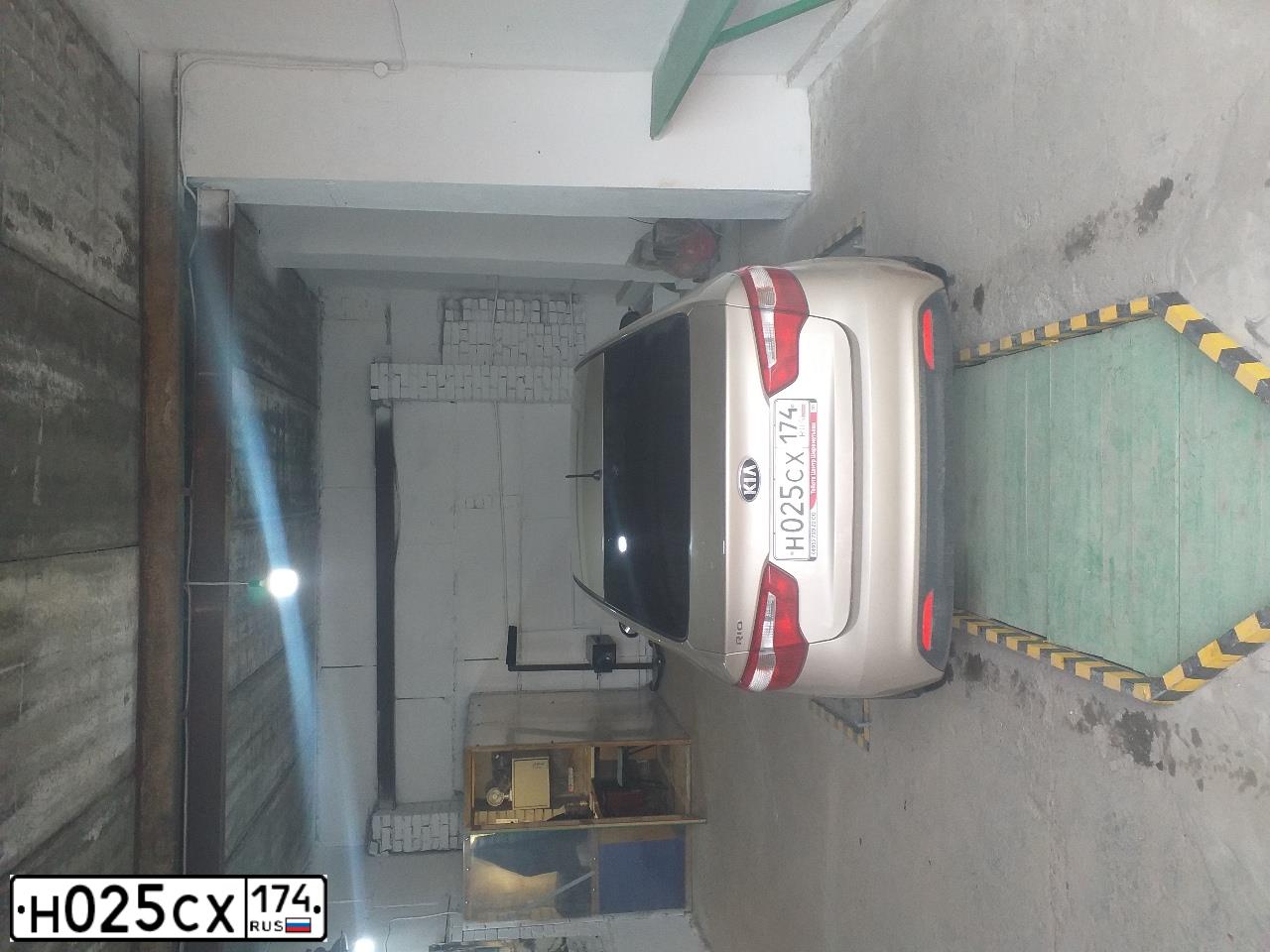 Фото автомобиля KIA RIO, 2013 — госномер К735РЕ134. Цвет: БЕЖЕВЫЙ