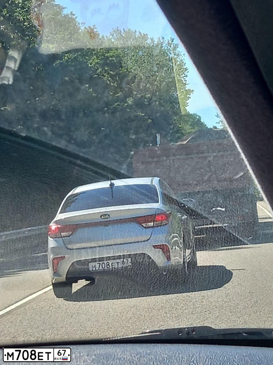Фото автомобиля KIA RIO, 2020 — госномер М708ЕТ67. Цвет: СЕРЫЙ