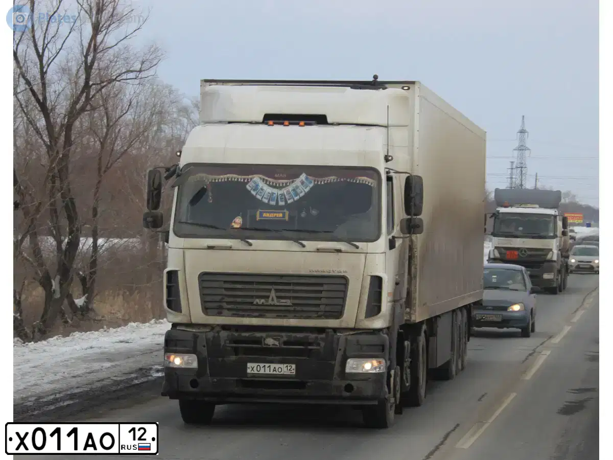 Фото автомобиля FREIGHTLINER COLUMBIA, 2004 — госномер Е144ОА21. Цвет: БЕЛЫЙ