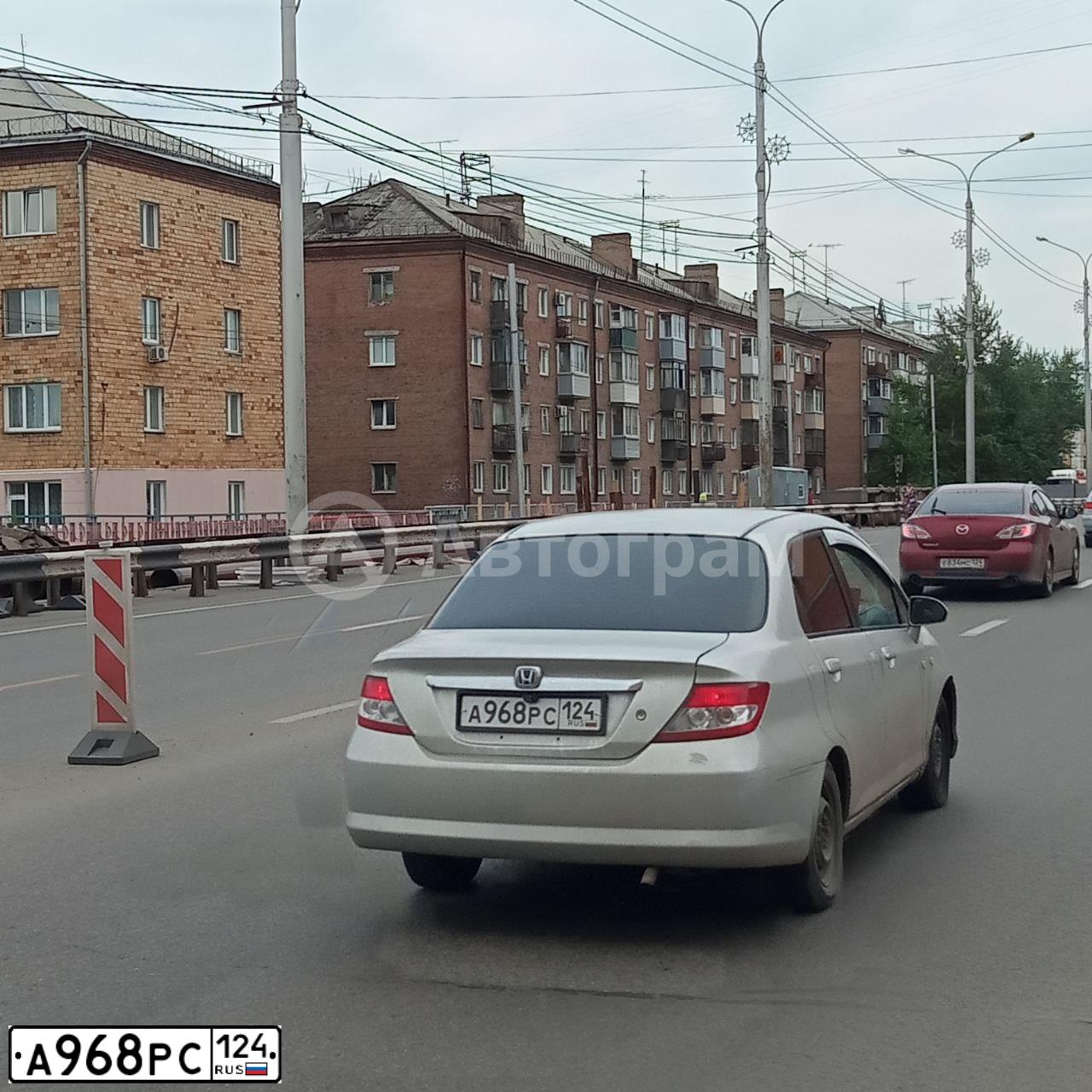 Фото автомобиля HONDA FIT ARIA, 2004 — госномер А968РС124