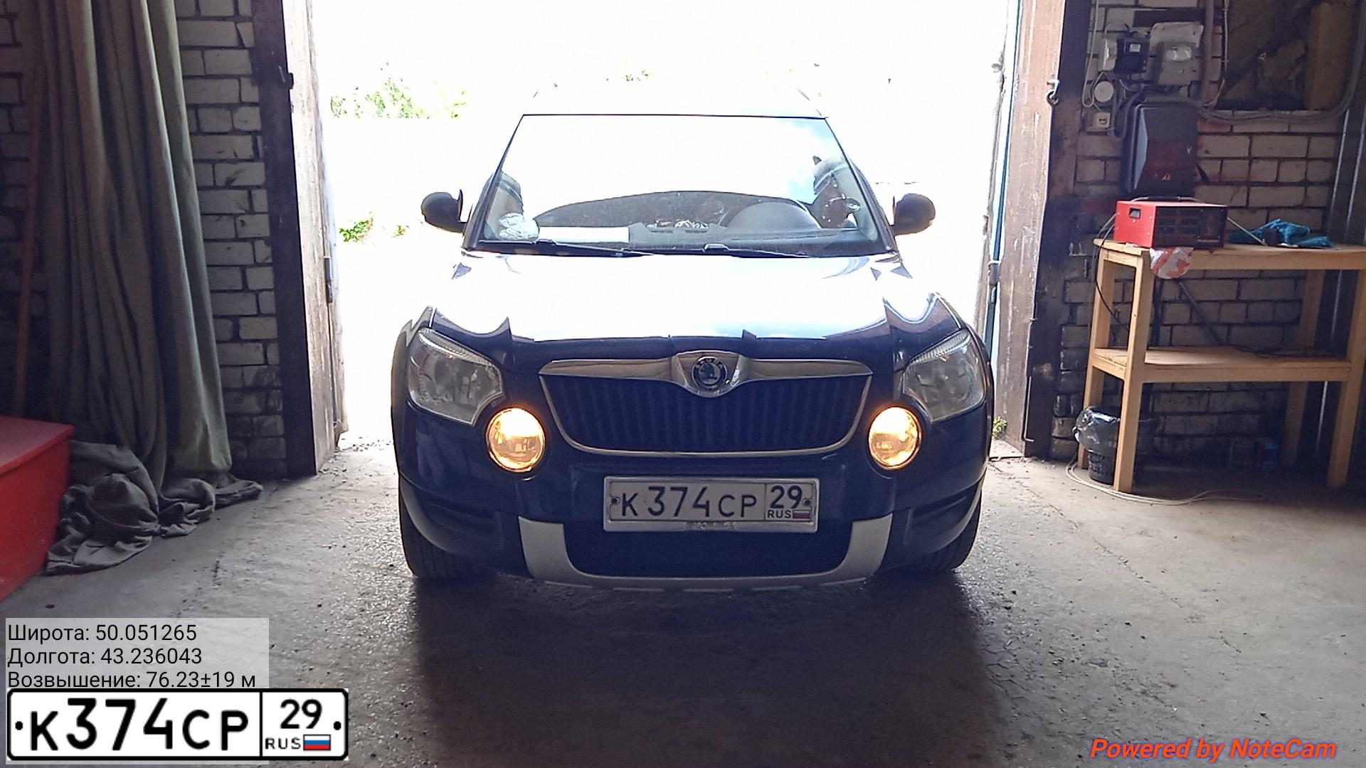 Фото автомобиля SKODA YETI, 2011 — госномер К374СР29. Цвет: ТЕМНО-СИНИЙ