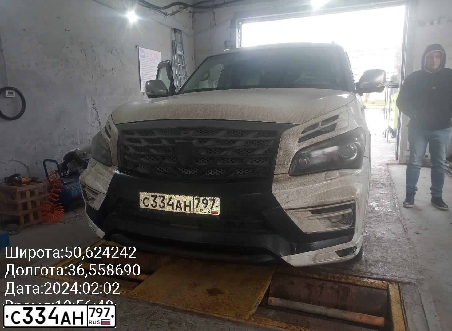 Фото автомобиля INFINITI QX80 /QX56/, 2010 — госномер Х707АМ31. Цвет: Белый