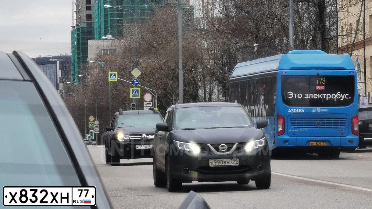 Фото автомобиля NISSAN MURANO, 2013 — госномер Е702ВУ122. Цвет: ЧЕРНЫЙ