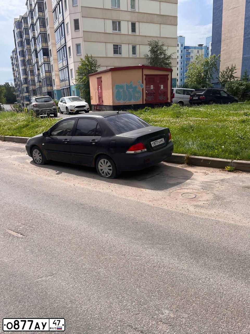 Фото автомобиля MITSUBISHI LANCER, 2007 — госномер О877АУ47. Цвет: ЧЕРНЫЙ