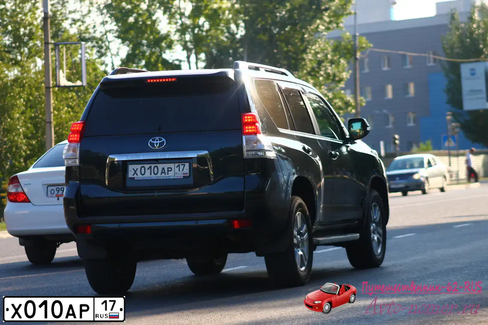 Фото автомобиля TOYOTA LANDCRUISER, 2010 — госномер А816АА17. Цвет: ТЕМНО-СЕРЫЙ