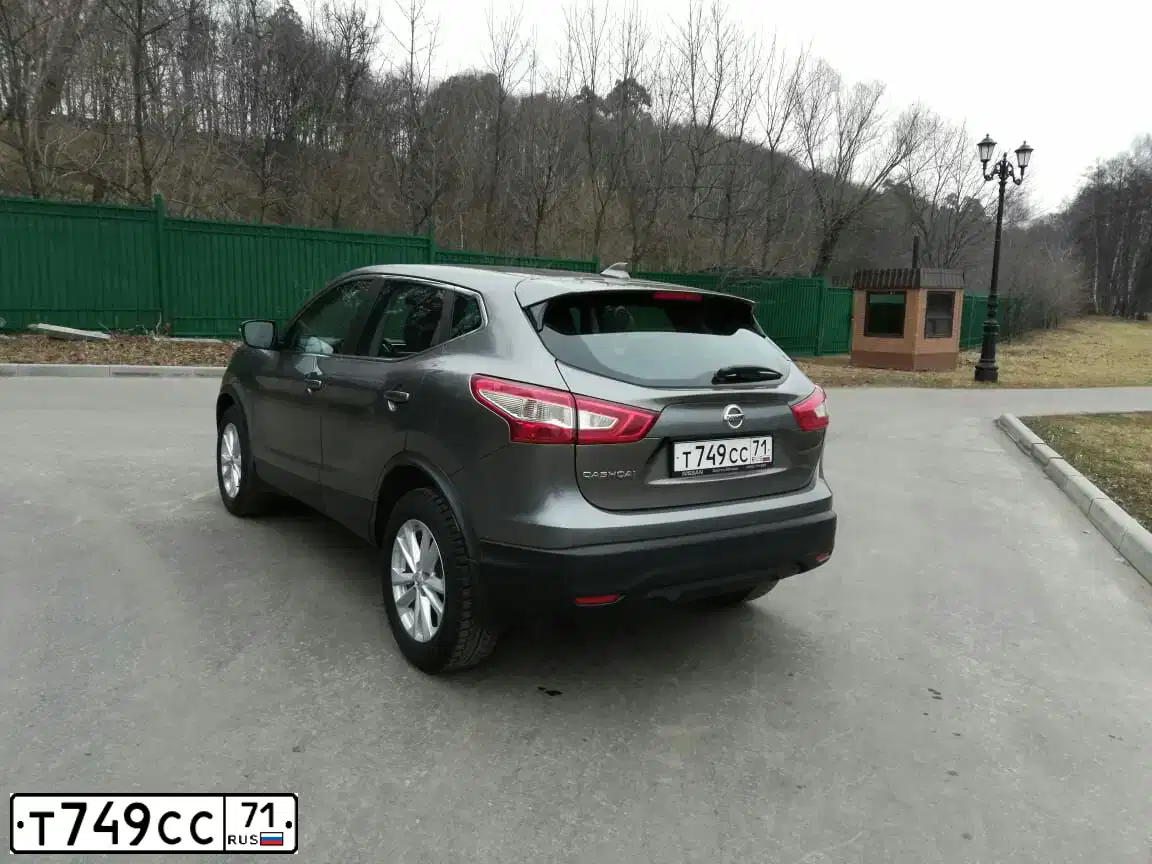 Фото автомобиля NISSAN QASHQAI, 2017 — госномер Т749СС71. Цвет: СЕРЫЙ