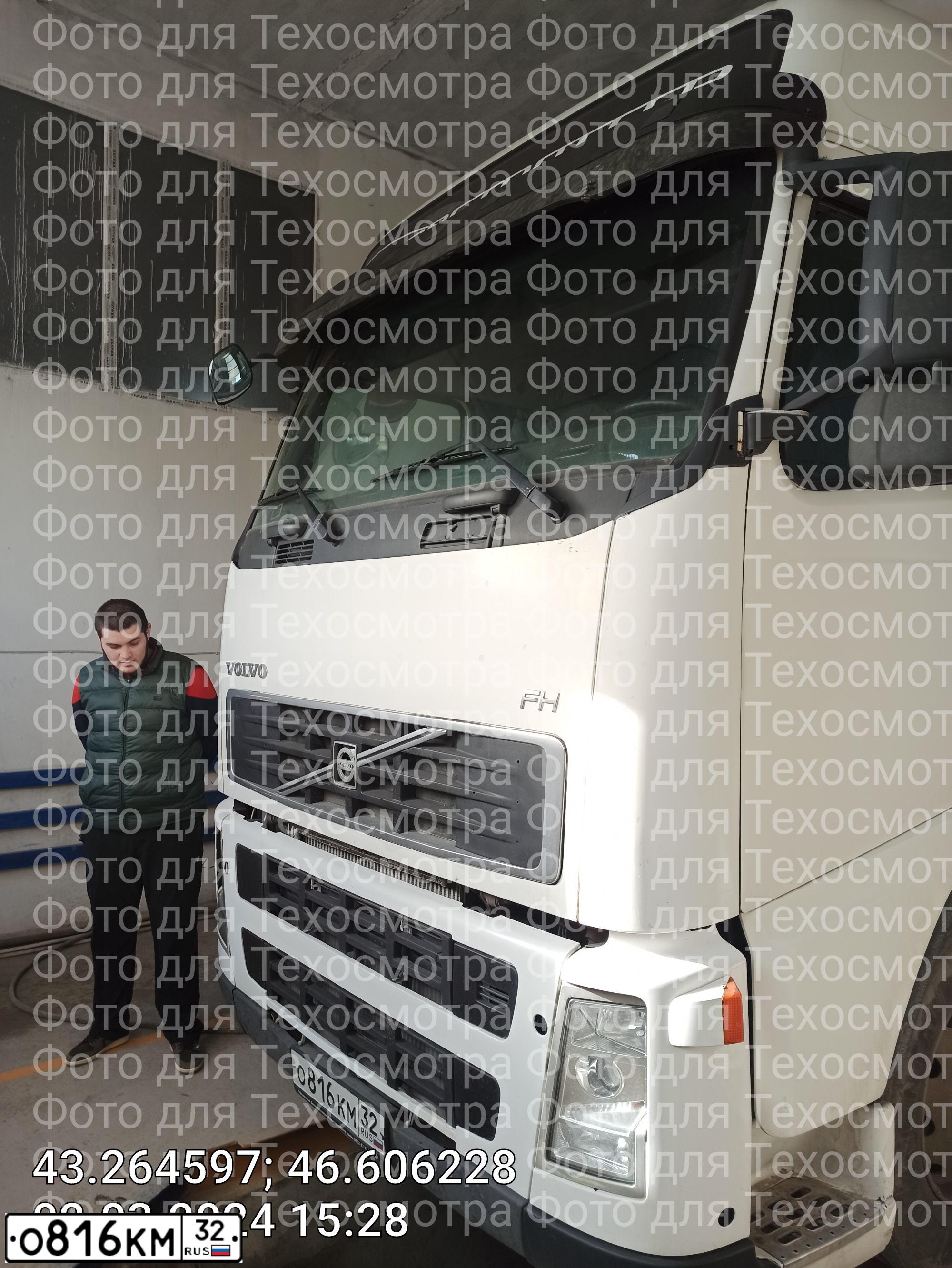 Фото автомобиля VOLVO SERIE FH /4X2/, 2007 — госномер У748СО05. Цвет: Белый