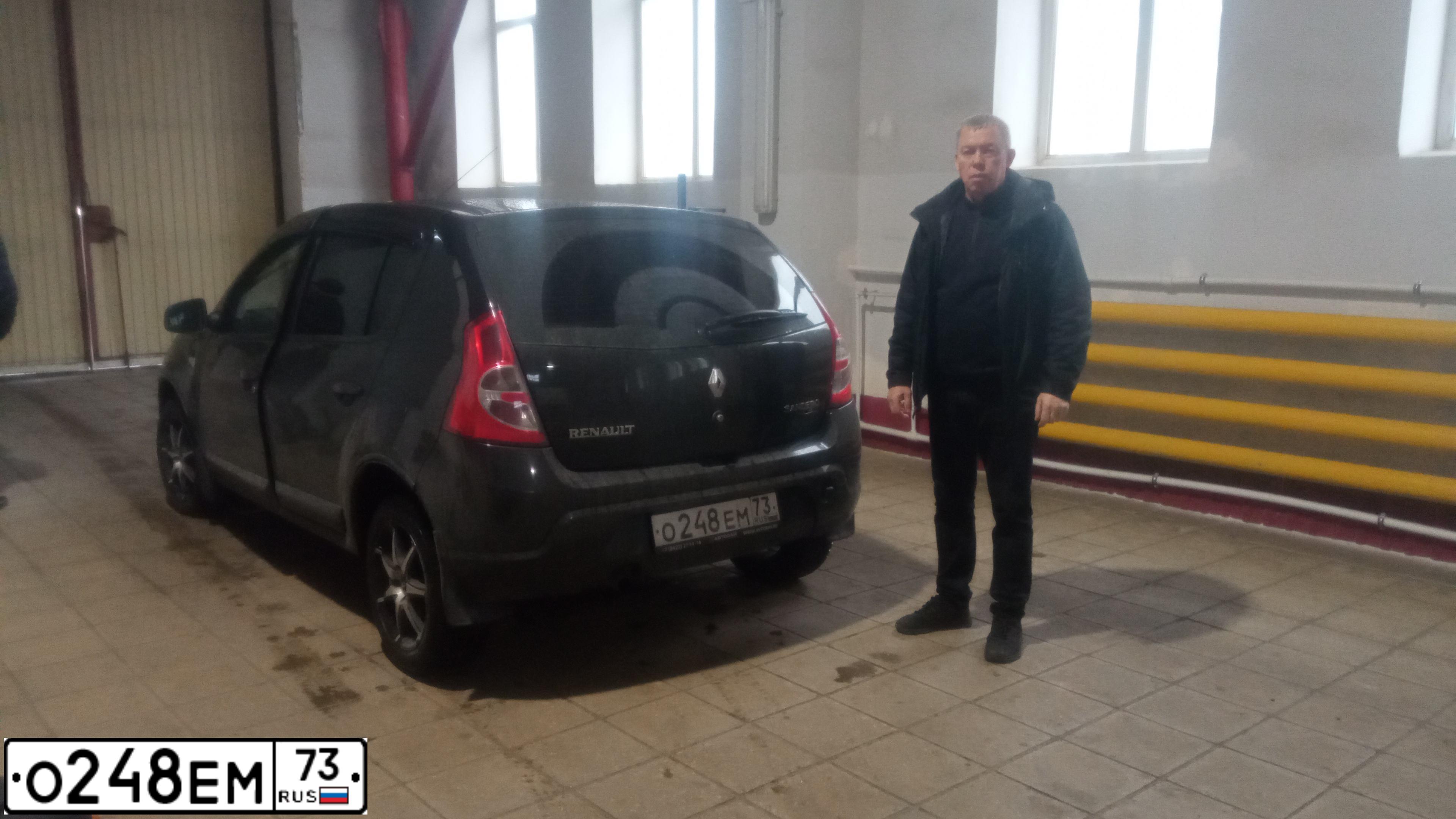 Фото автомобиля RENAULT SANDERO, 2011 — госномер О248ЕМ73. Цвет: ЧЕРНЫЙ