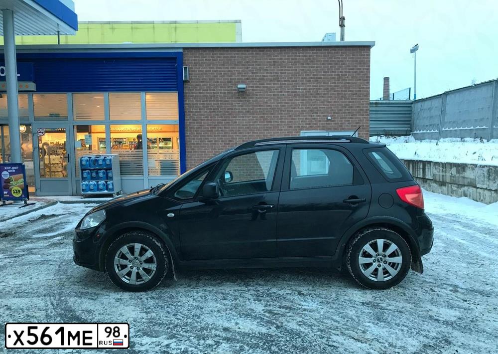 Фото автомобиля SUZUKI SX 4, 2010 — госномер Х561МЕ98. Цвет: ЧЕРНЫЙ